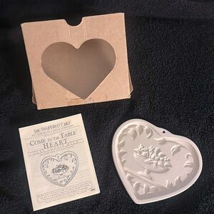 1999 Pampered Chef Come to the Table Heart Clay Cookie Mold w/ Recipes